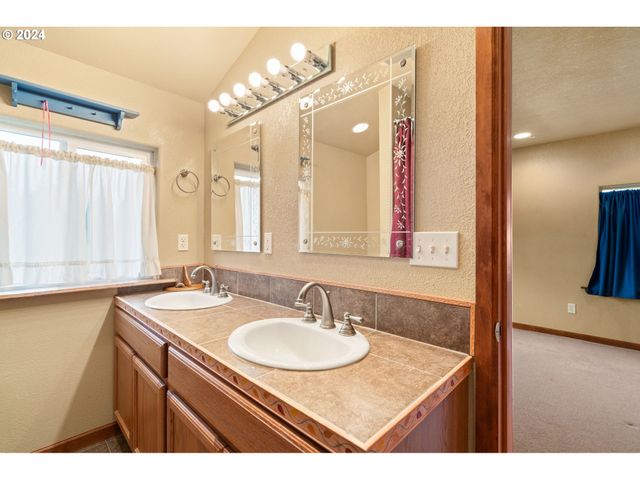 103 LADY BLUE Ln, Kalama, WA 98625