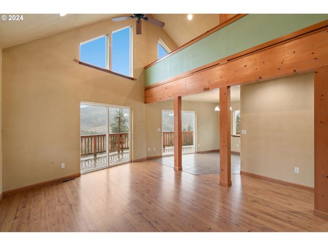 103 LADY BLUE Ln, Kalama, WA 98625