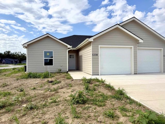 1230 Fountain Dr, Salina, KS 67401