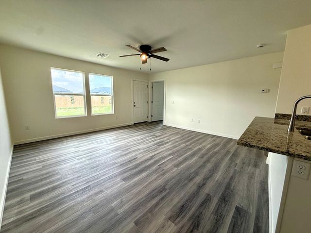 1230 Fountain Dr, Salina, KS 67401