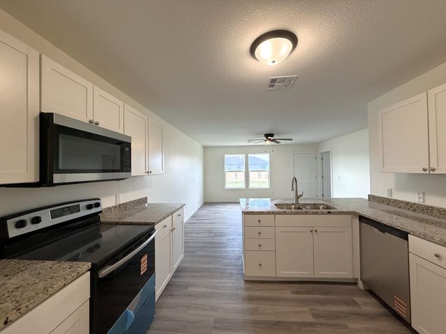 1230 Fountain Dr, Salina, KS 67401