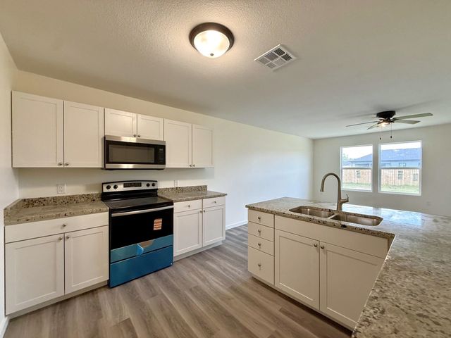 1230 Fountain Dr, Salina, KS 67401