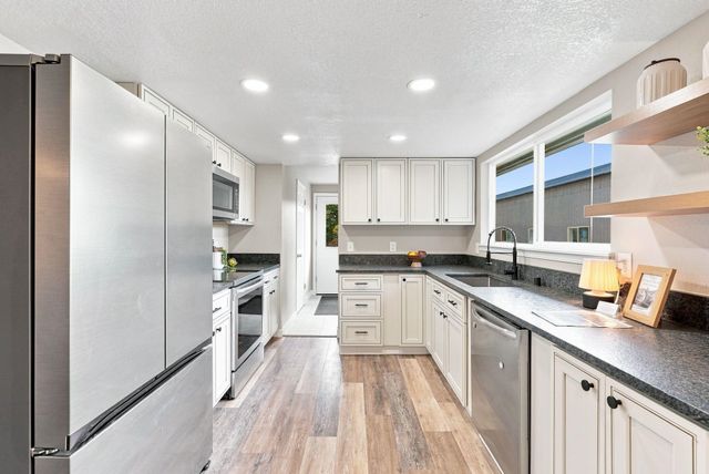 41917 N Sherman Rd, Deer Park, WA 99006