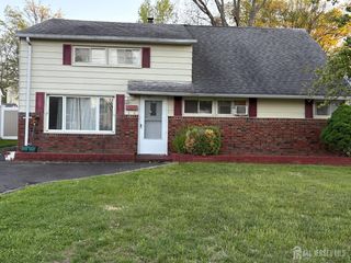 1087 E Woodruff Street, Iselin, NJ 08830
