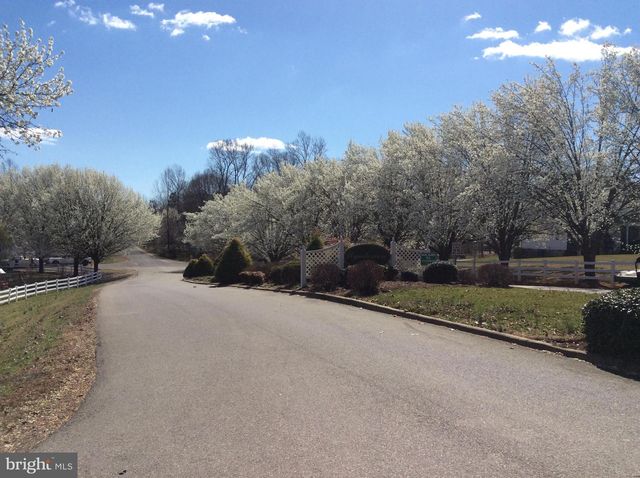 5501 HICKORY TREE LN, Mineral, VA 23117