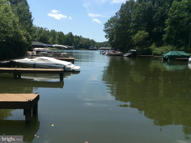 5501 HICKORY TREE LN, Mineral, VA 23117