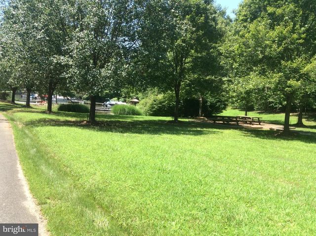 5501 HICKORY TREE LN, Mineral, VA 23117