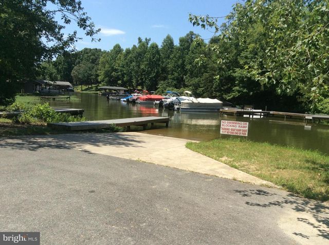 5501 HICKORY TREE LN, Mineral, VA 23117