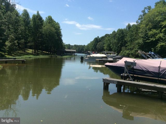 5501 HICKORY TREE LN, Mineral, VA 23117