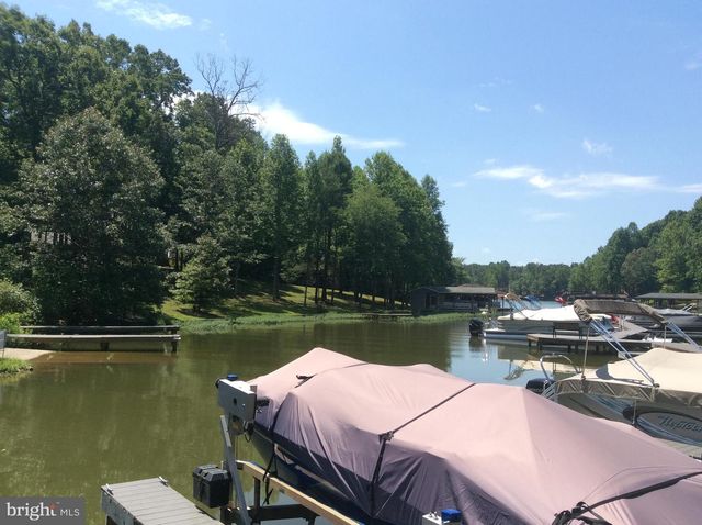 5501 HICKORY TREE LN, Mineral, VA 23117