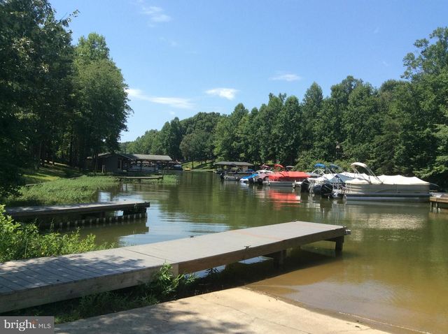 5501 HICKORY TREE LN, Mineral, VA 23117