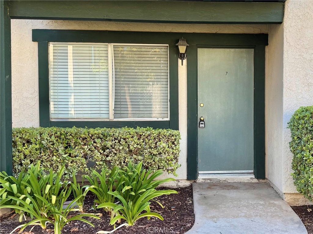 Image 2 of property listing at 23216 Orange Ave 7, Lake Forest, CA 92630
