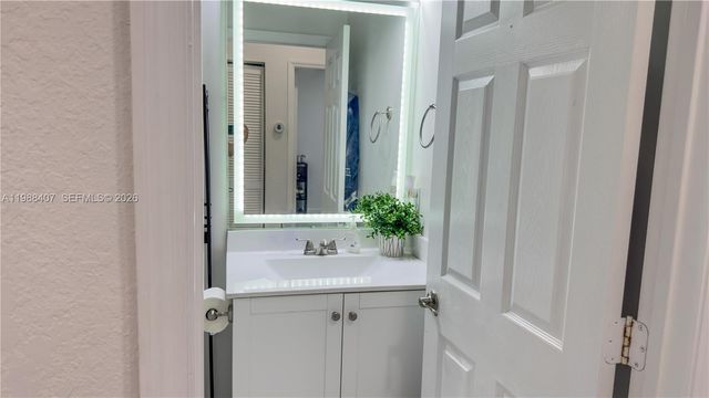 3318 W 106th Ter, Hialeah, FL 33018