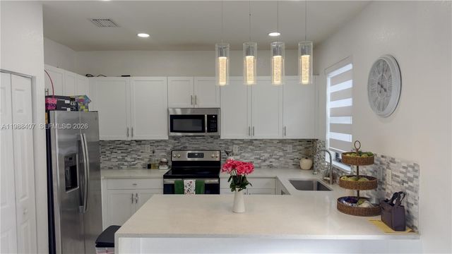 3318 W 106th Ter, Hialeah, FL 33018