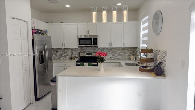 3318 W 106th Ter, Hialeah, FL 33018