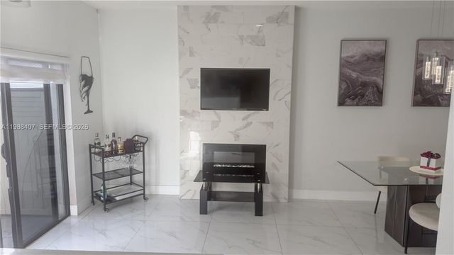 3318 W 106th Ter, Hialeah, FL 33018