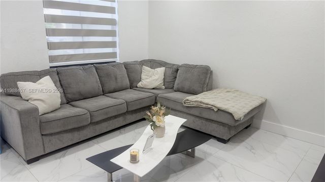 3318 W 106th Ter, Hialeah, FL 33018