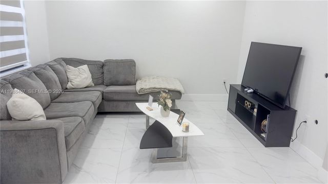 3318 W 106th Ter, Hialeah, FL 33018