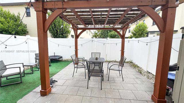 3318 W 106th Ter, Hialeah, FL 33018