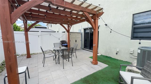 3318 W 106th Ter, Hialeah, FL 33018