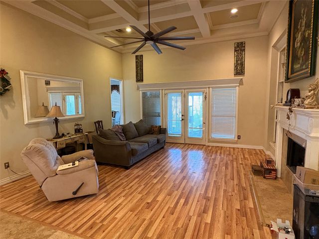 709 Timberview Court N, Fort Worth, TX 76112