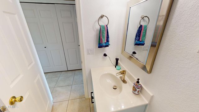 7804 W JULIE Drive, Glendale, AZ 85308