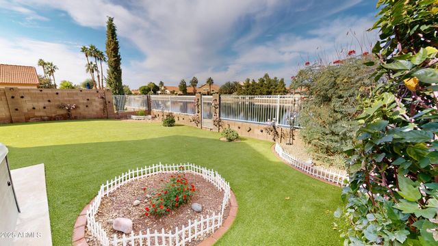 7804 W JULIE Drive, Glendale, AZ 85308