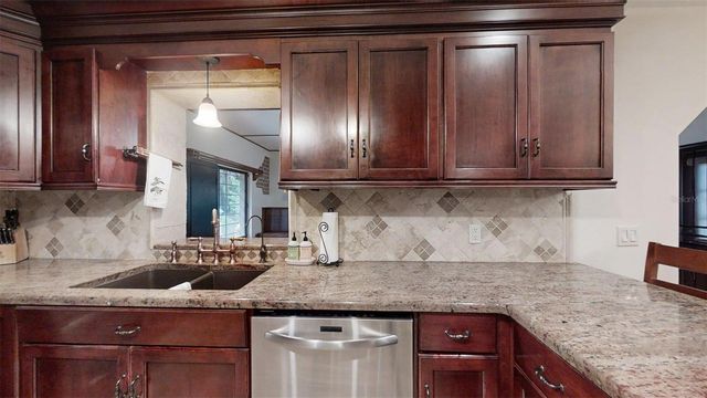 8614 W VARRICCHIO LANE, Crystal River, FL 34428