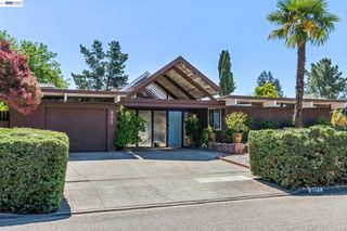 8077 Shay Dr, Oakland, CA 94605