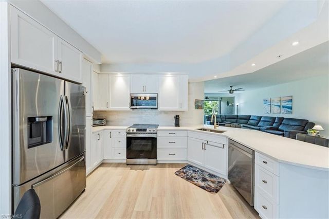 6914 Satinleaf RD N 103, Naples, FL 34109