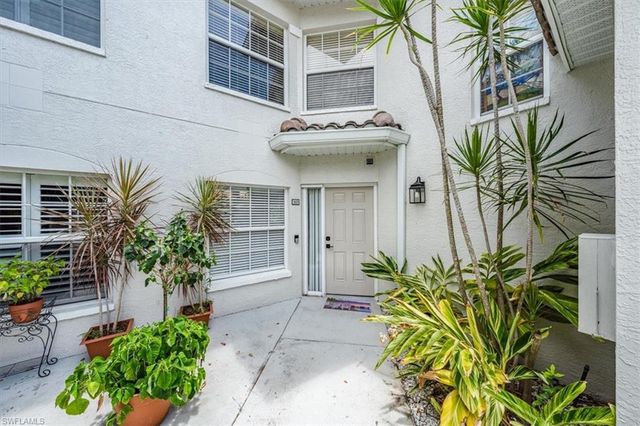 6914 Satinleaf RD N 103, Naples, FL 34109