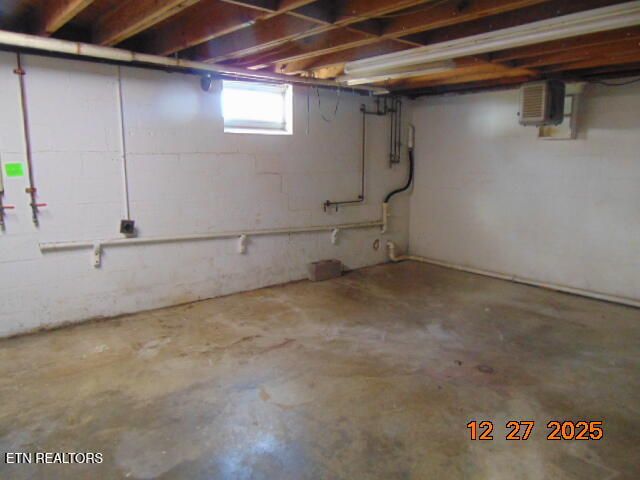 1051 Meek St, Madisonville, TN 37354