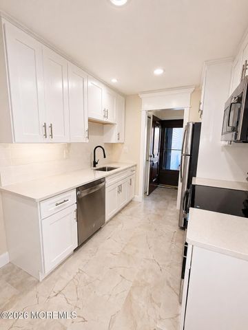 218 Medford Court A, Manalapan, NJ 07726