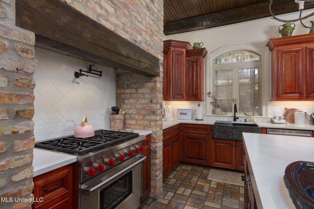 28 Fieldstone, Hattiesburg, MS 39402