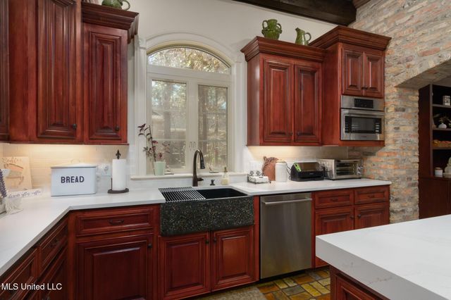 28 Fieldstone, Hattiesburg, MS 39402