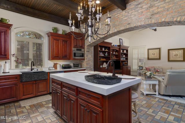 28 Fieldstone, Hattiesburg, MS 39402