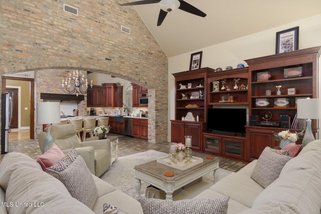 28 Fieldstone, Hattiesburg, MS 39402