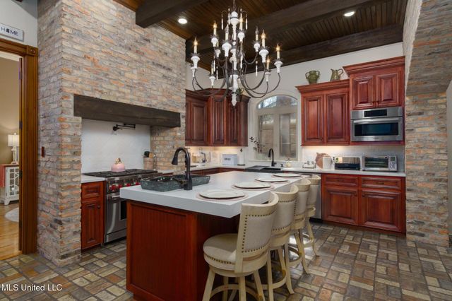 28 Fieldstone, Hattiesburg, MS 39402