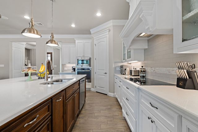 319 Turner Circle, Granbury, TX 76048