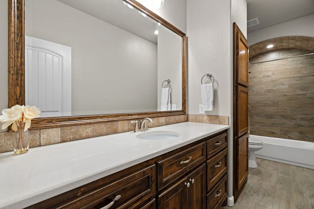 319 Turner Circle, Granbury, TX 76048