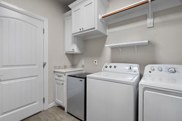 319 Turner Circle, Granbury, TX 76048