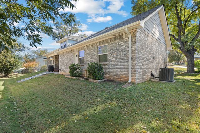 319 Turner Circle, Granbury, TX 76048