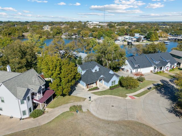 319 Turner Circle, Granbury, TX 76048