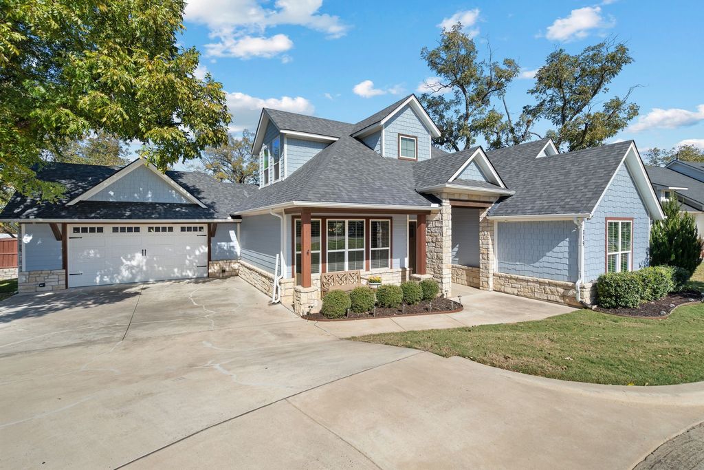 319 Turner Circle, Granbury, TX 76048