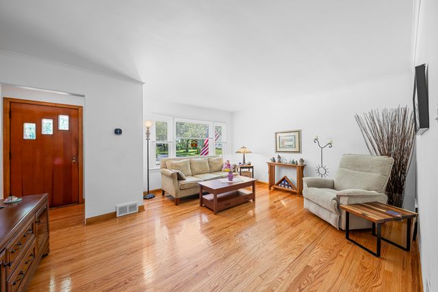 7816 Blazer Avenue, Justice, IL 60458