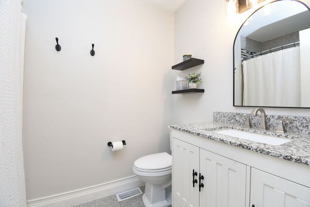 1112 N Old Bridge Road, Palatine, IL 60067