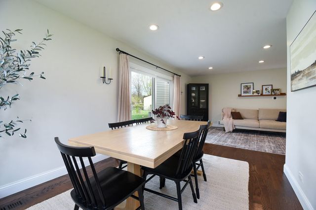 1112 N Old Bridge Road, Palatine, IL 60067