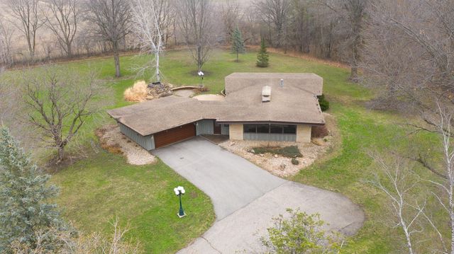 521 Sunset Place, Charles City, IA 50616