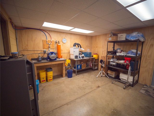 521 Sunset Place, Charles City, IA 50616