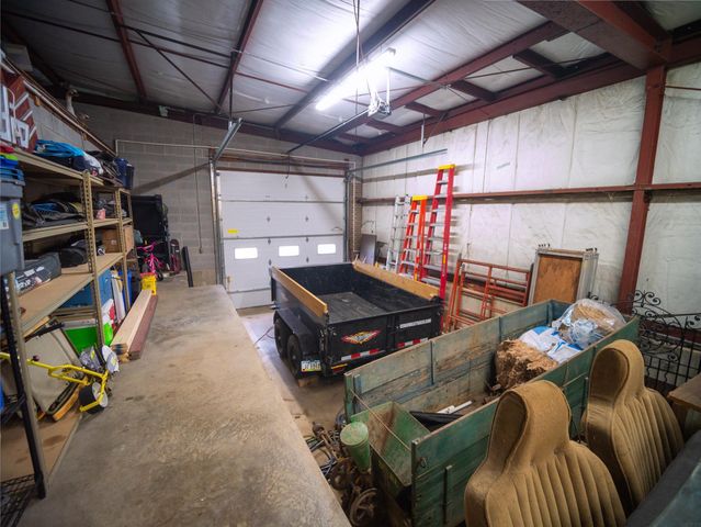 521 Sunset Place, Charles City, IA 50616